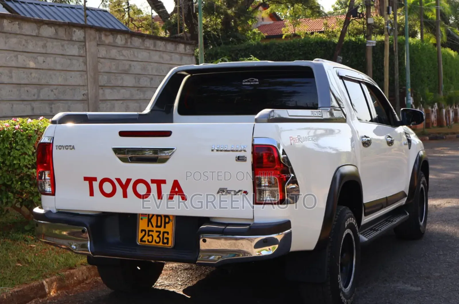 Toyota Hilux 2016 White