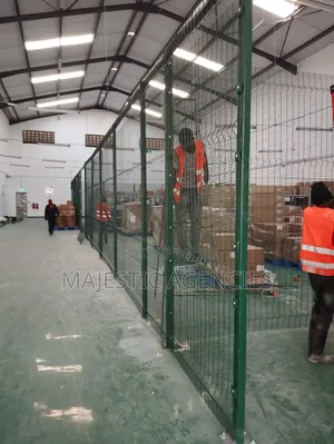 Anticlimb Mesh for Warehouse Partitioning