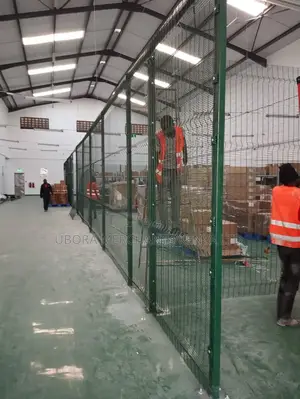 Anticlimb Mesh for Warehouse Partitioning