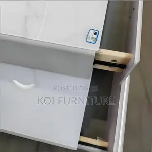Dressers; Modern Elegant Bedroom Spacious Vanity Set