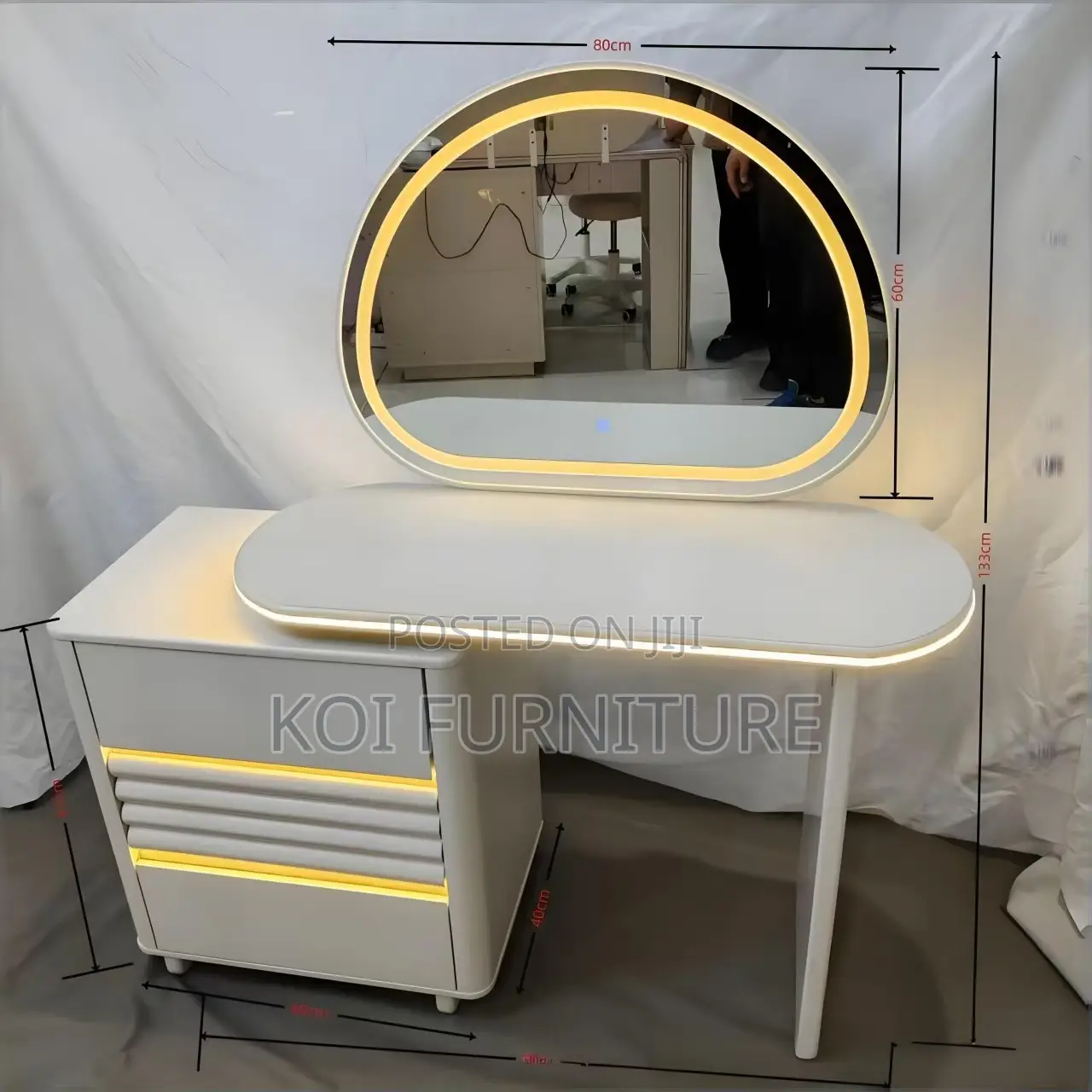 Dressers; Modern Elegant Bedroom Spacious Vanity Set