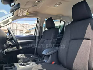 Toyota Hilux 2021 White