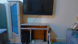 Tv Stand, 100 Metres