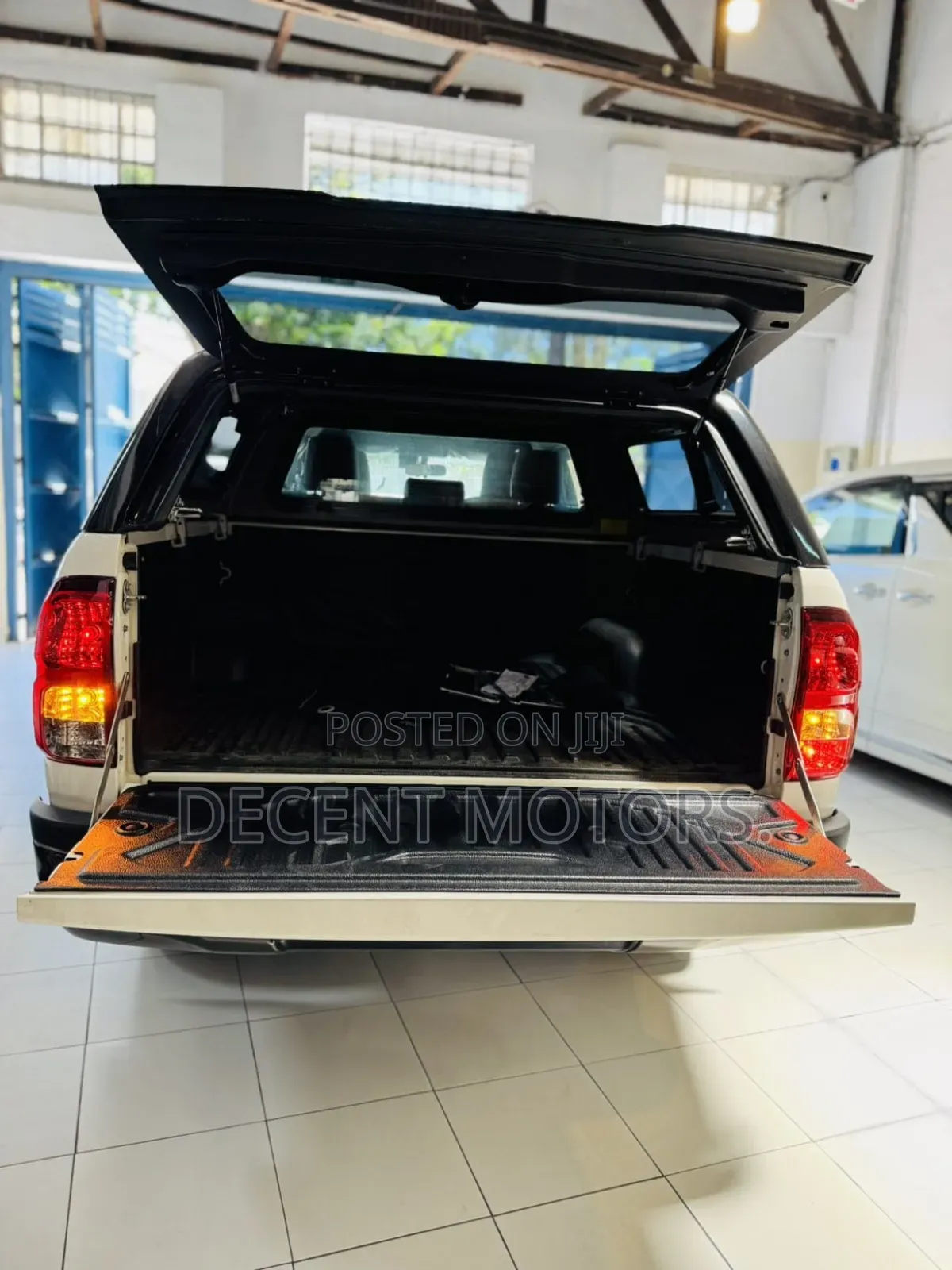 Toyota Hilux 2.4 Diesel 2020 White