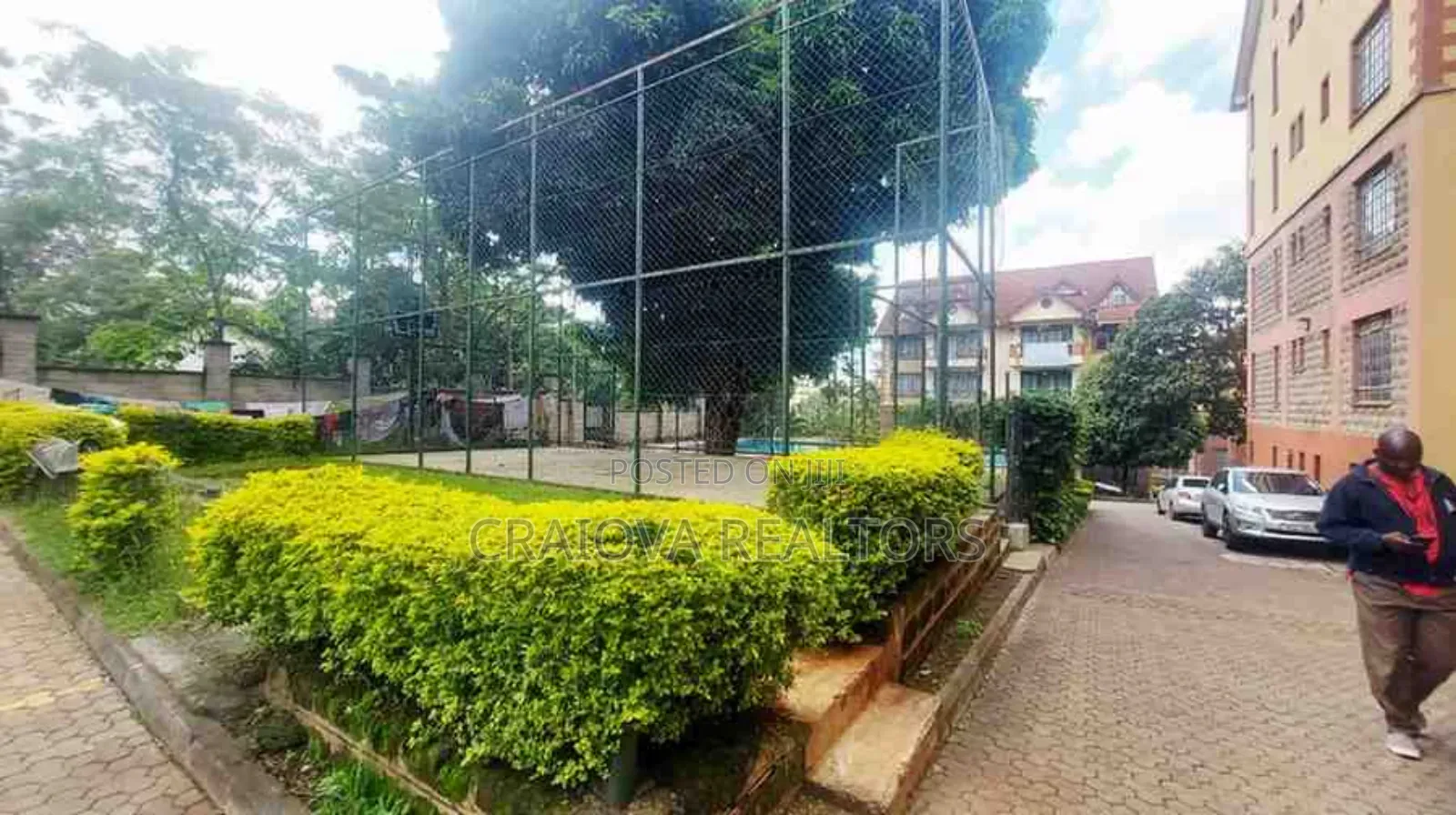 4bdrm Apartment in Valley Arcade for sale