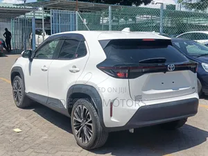 Toyota Yaris 1.5 Sedan XLE 2020 White