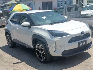 Toyota Yaris 1.5 Sedan XLE 2020 White