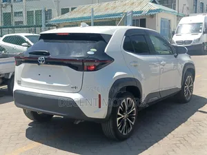 Toyota Yaris 1.5 Sedan XLE 2020 White