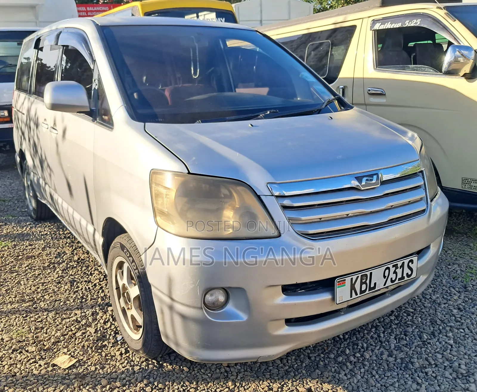 Toyota Noah 2004 Silver