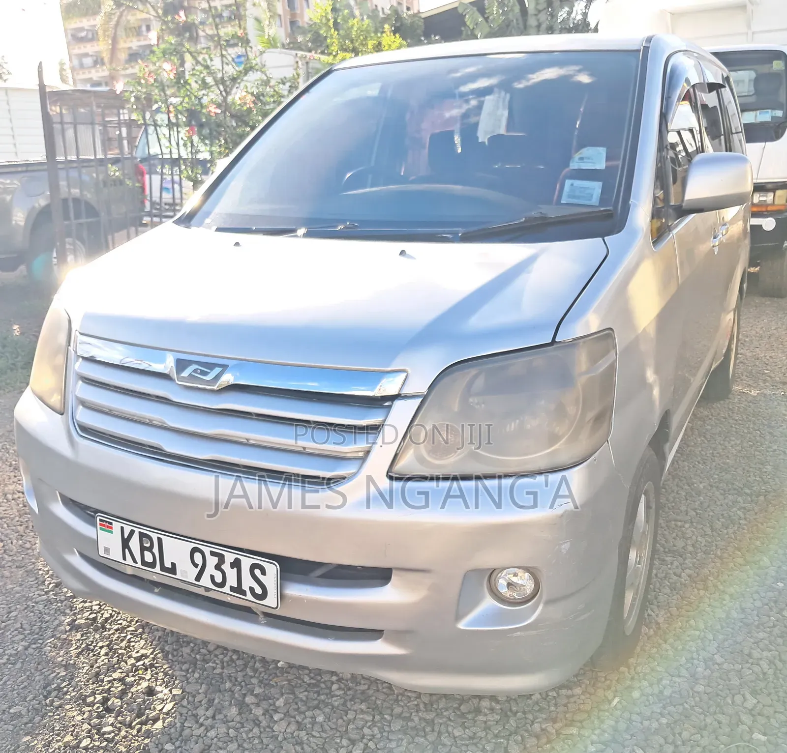 Toyota Noah 2004 Silver