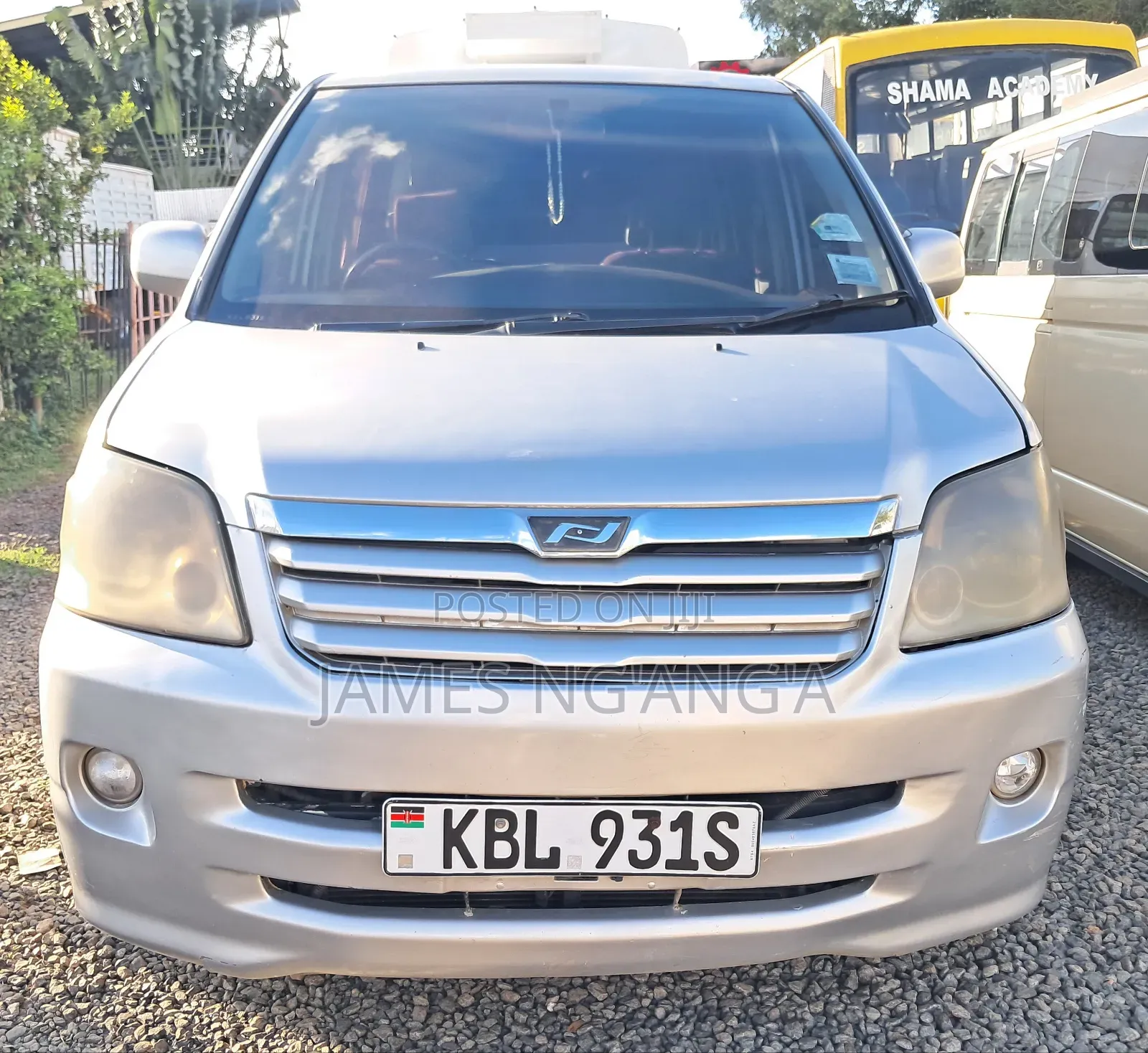 Toyota Noah 2004 Silver