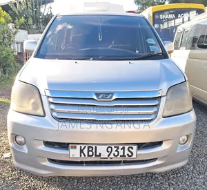 Toyota Noah 2004 Silver
