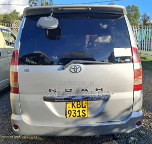 Toyota Noah 2004 Silver