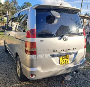 Toyota Noah 2004 Silver