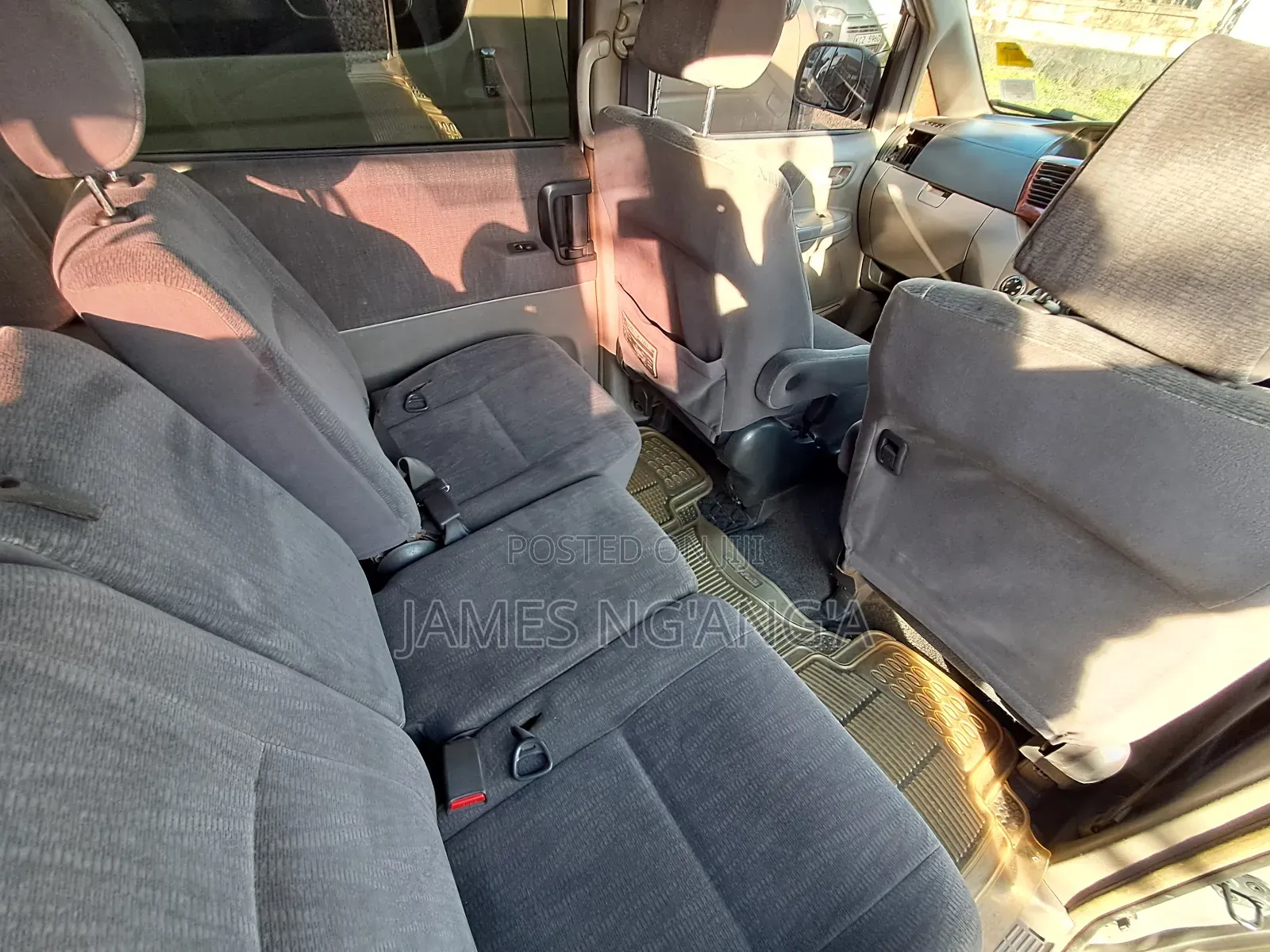 Toyota Noah 2004 Silver
