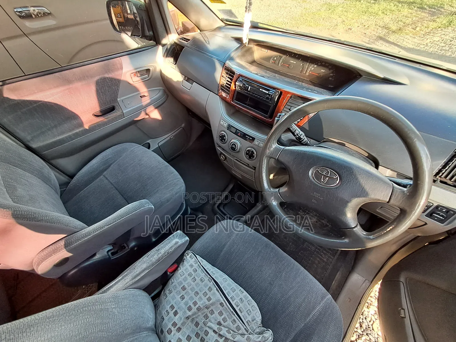 Toyota Noah 2004 Silver