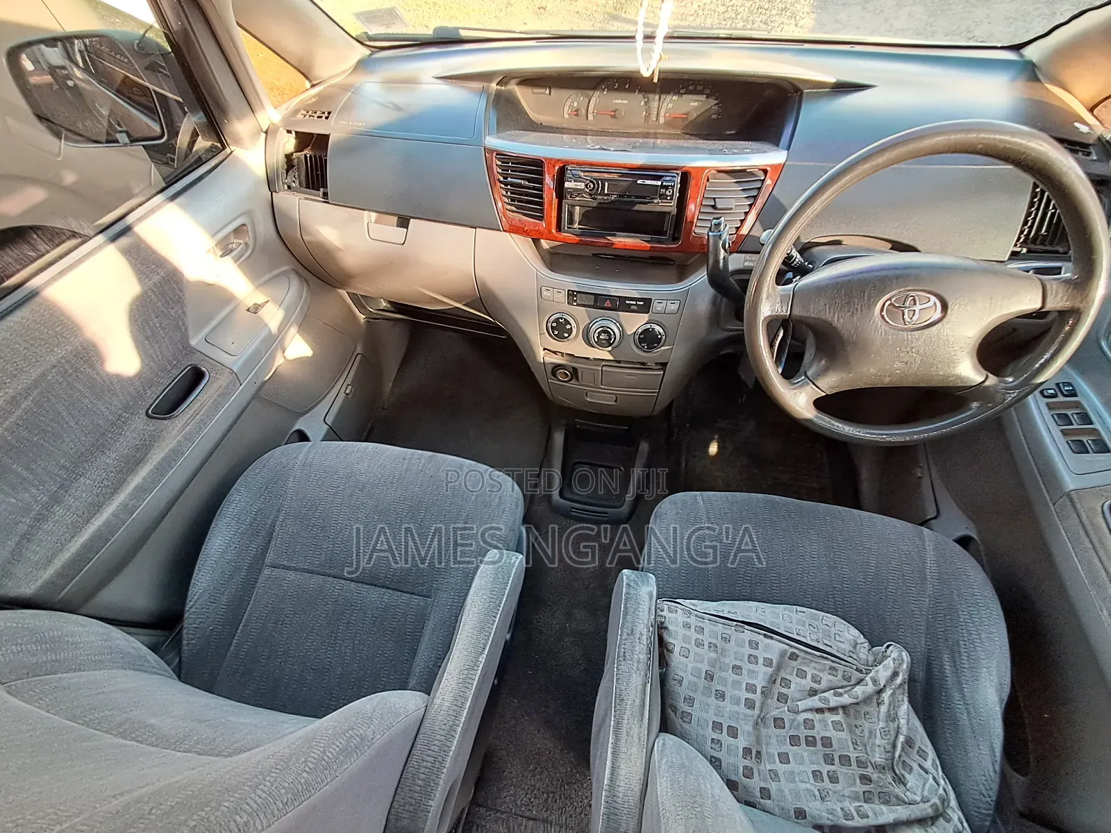 Toyota Noah 2004 Silver