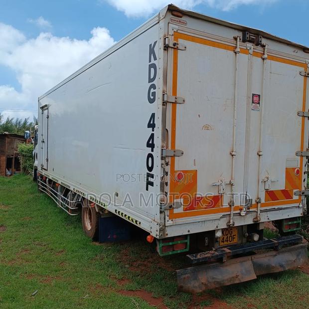 Isuzu Forward 30feet - thumbnail 3