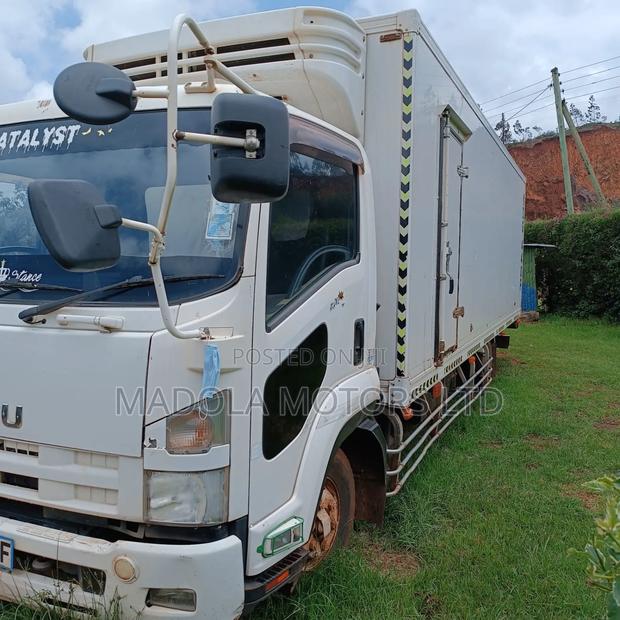 Isuzu Forward 30feet - thumbnail 4
