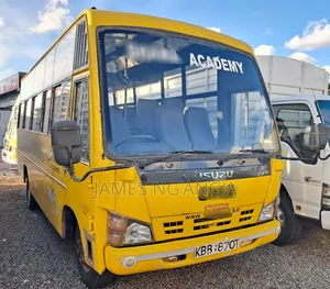 Isuzu Executive Bus 2008 Yellow
