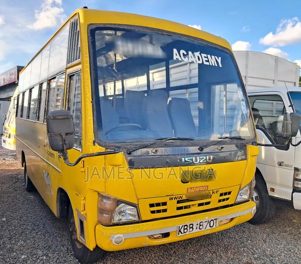 Isuzu Executive Bus 2008 Yellow - thumbnail 2
