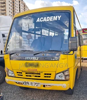 Isuzu Executive Bus 2008 Yellow