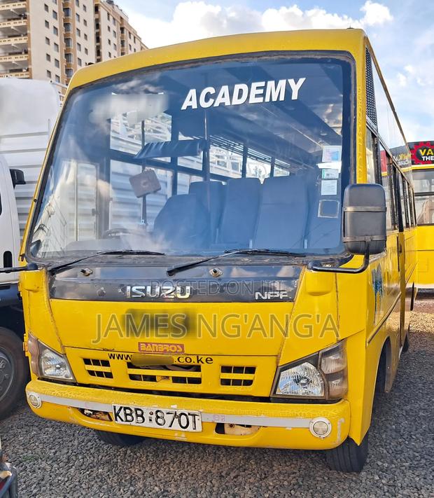 Isuzu Executive Bus 2008 Yellow