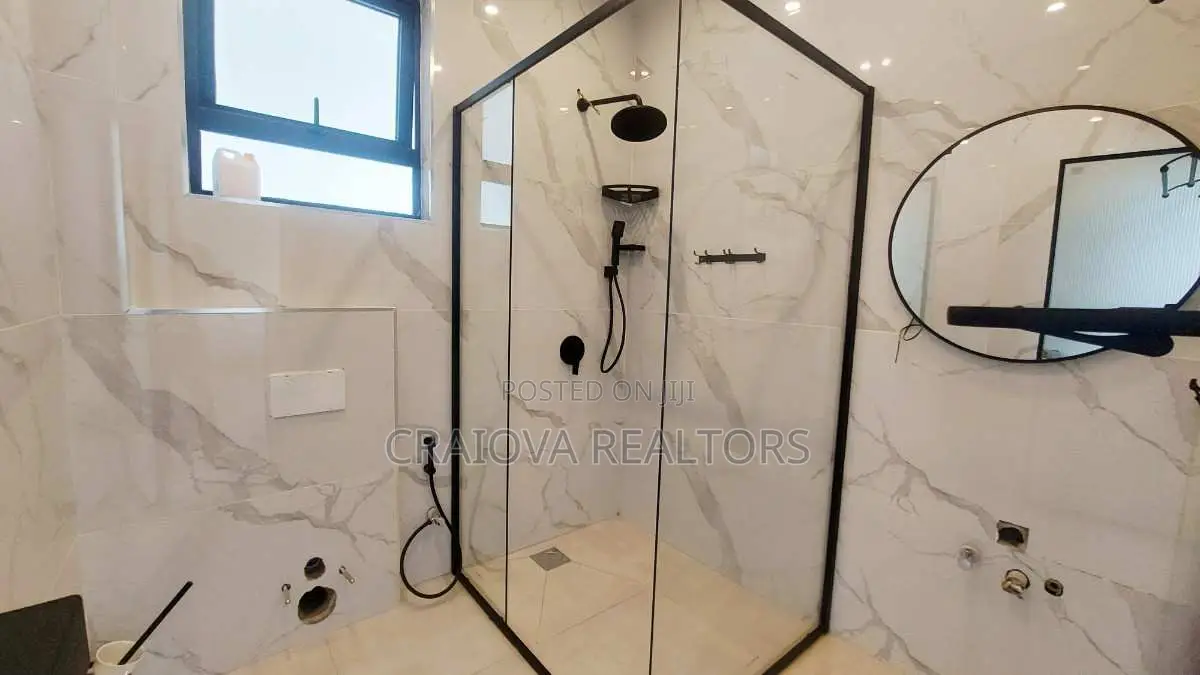 4bdrm Apartment in Parklands/Highridge for sale