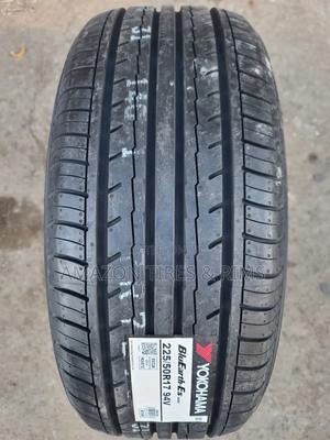 225/50r17 Yokohama Tyres 94 v Bluearth-Es - main view
