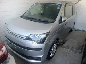 Toyota Spade 2018 Silver