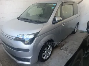Toyota Spade 2018 Silver
