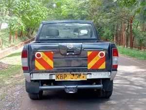 Nissan DoubleCab 2005 Silver
