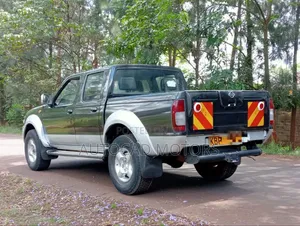 Nissan DoubleCab 2005 Silver