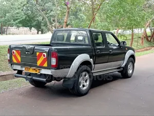 Nissan DoubleCab 2005 Silver
