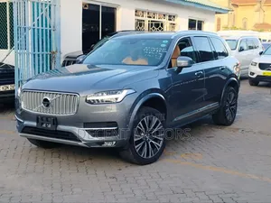 Volvo XC90 T5 Momentum AWD 2019 Blue