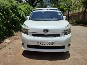 Toyota Voxy 2010 White