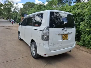 Toyota Voxy 2010 White