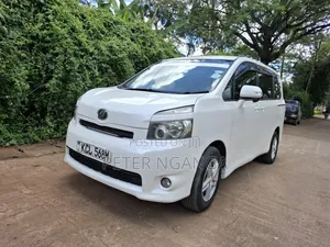 Toyota Voxy 2010 White