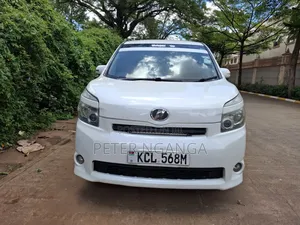 Toyota Voxy 2010 White