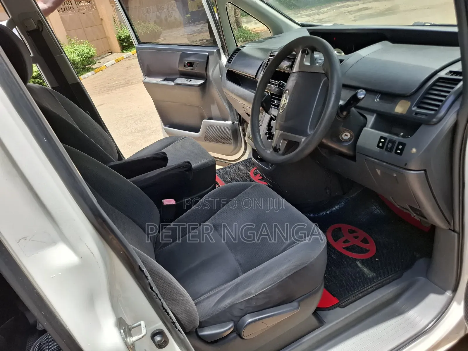 Toyota Voxy 2010 White