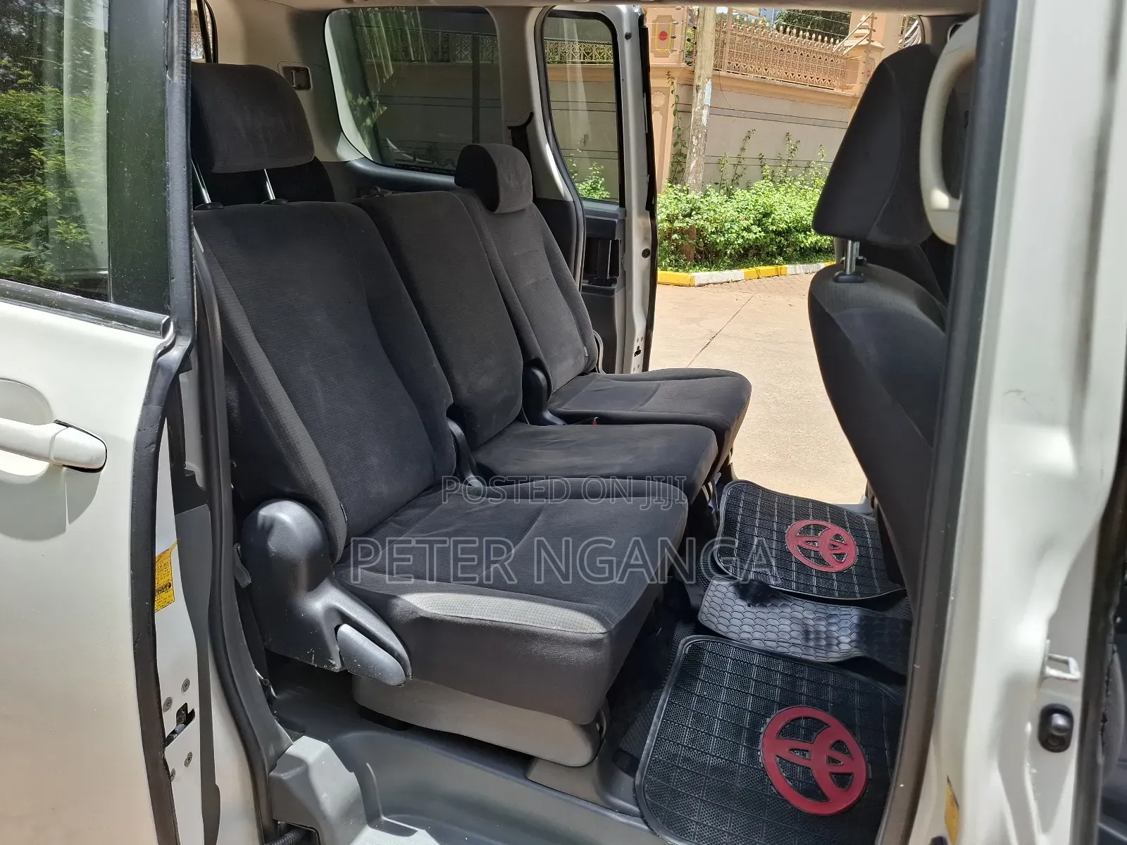 Toyota Voxy 2010 White