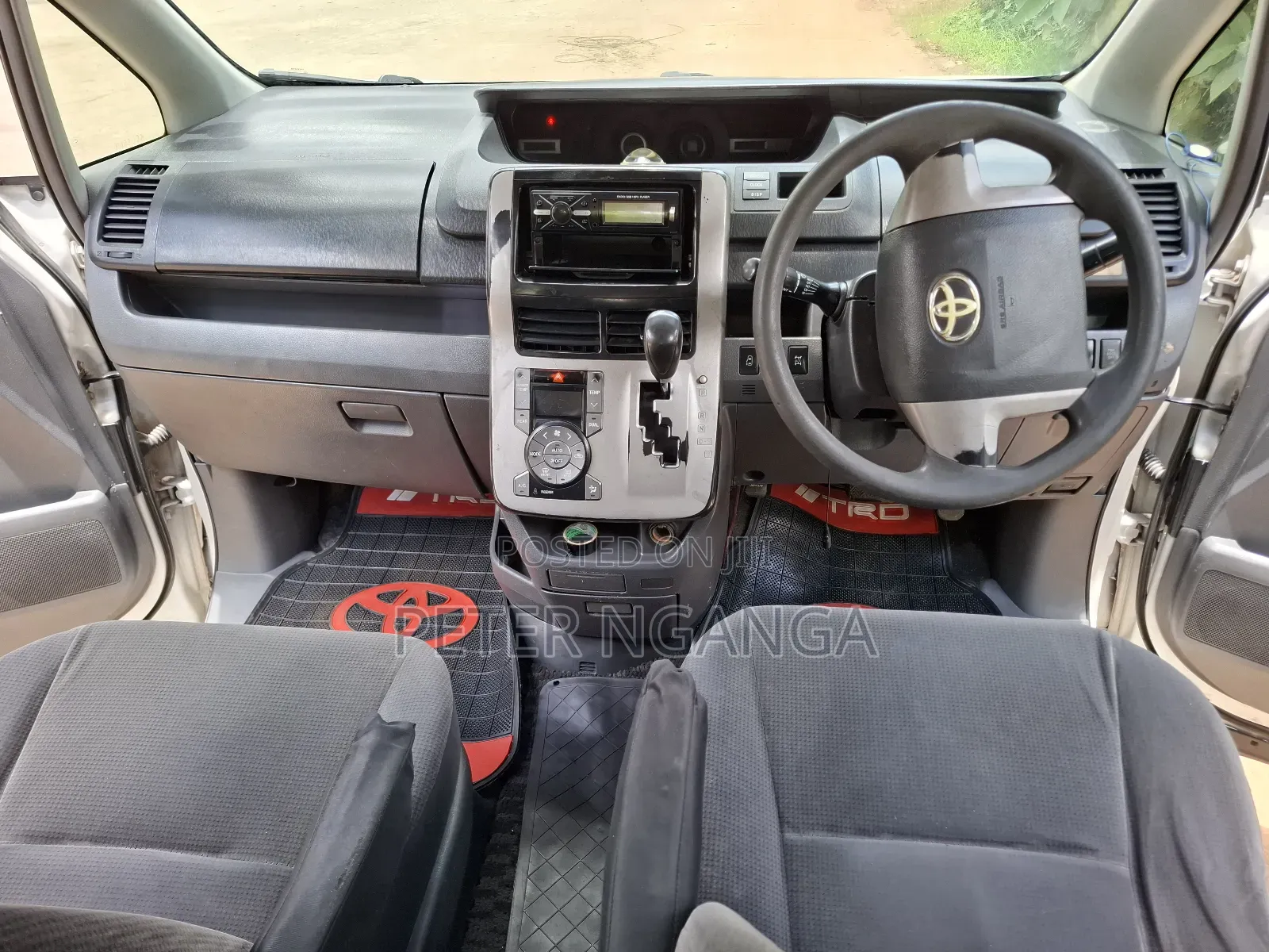 Toyota Voxy 2010 White