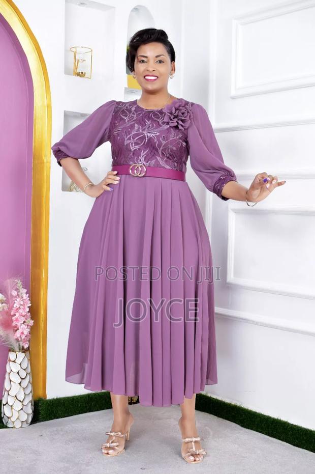 Ladies Dress Comes With a Belt