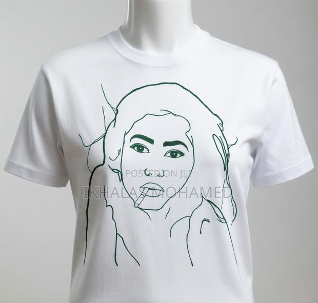 Minimalist Single Green Line Portrait Tee – Original Woman Drawing