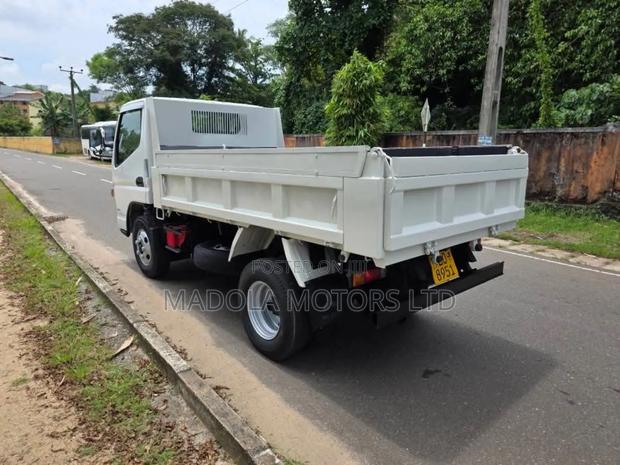 Mitsubishi Fuso Tipper Truck - thumbnail 2