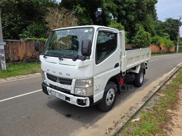 Mitsubishi Fuso Tipper Truck - thumbnail 3