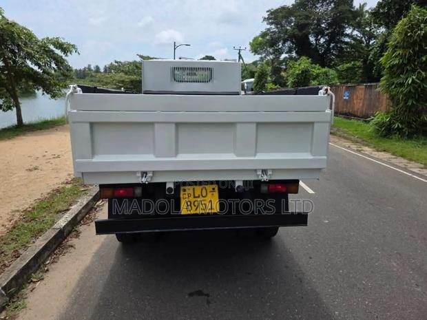 Mitsubishi Fuso Tipper Truck - thumbnail 7