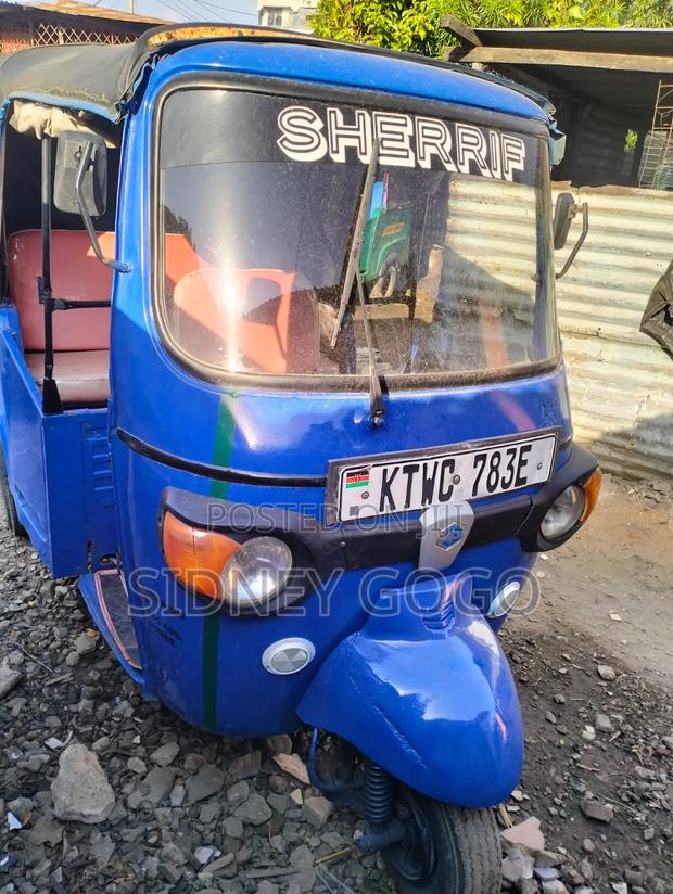 Piaggio Scooter 2024 Blue - main view