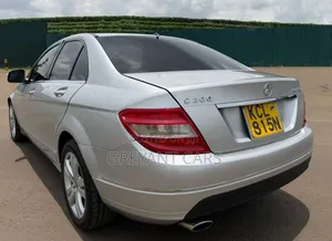Mercedes-Benz C200 2010 Silver