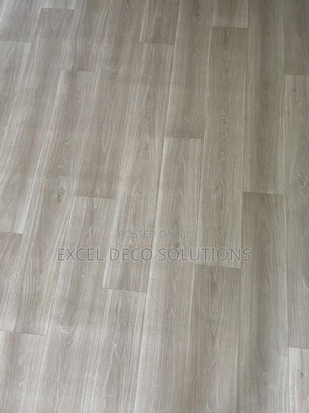 Vinyl Wood Carpet Flooring for Apartment, Office and Indoor Spaces